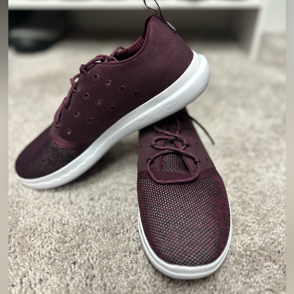Women’s UA sneakers size 8